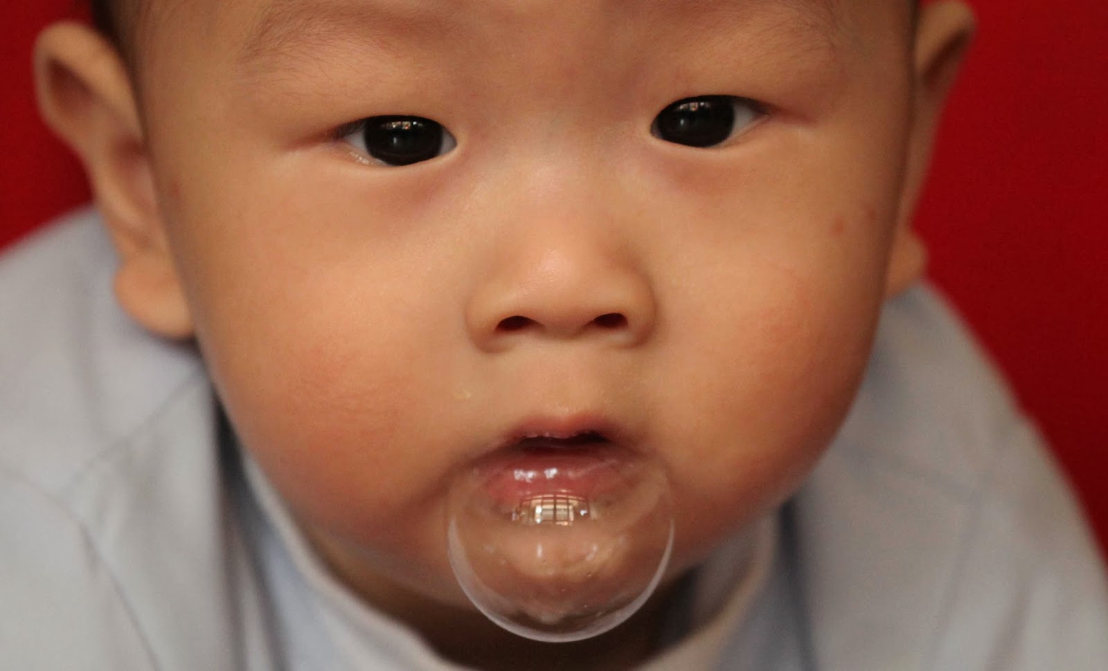 小孩喉咙长泡怎么办（ 儿童喉咙"长泡泡"，被疱疹性咽峡炎缠怎么办？） | 说明书网
