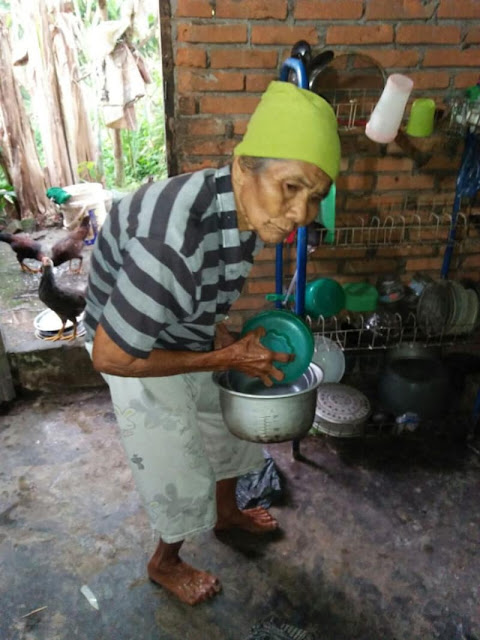 Kisah Haru Nenek yang Kena Tipu First Travel Hingga Allah Memberi Kabar Gembira Kisah Haru Nenek yang Kena Tipu First Travel Hingga Allah Memberi Kabar Gembira