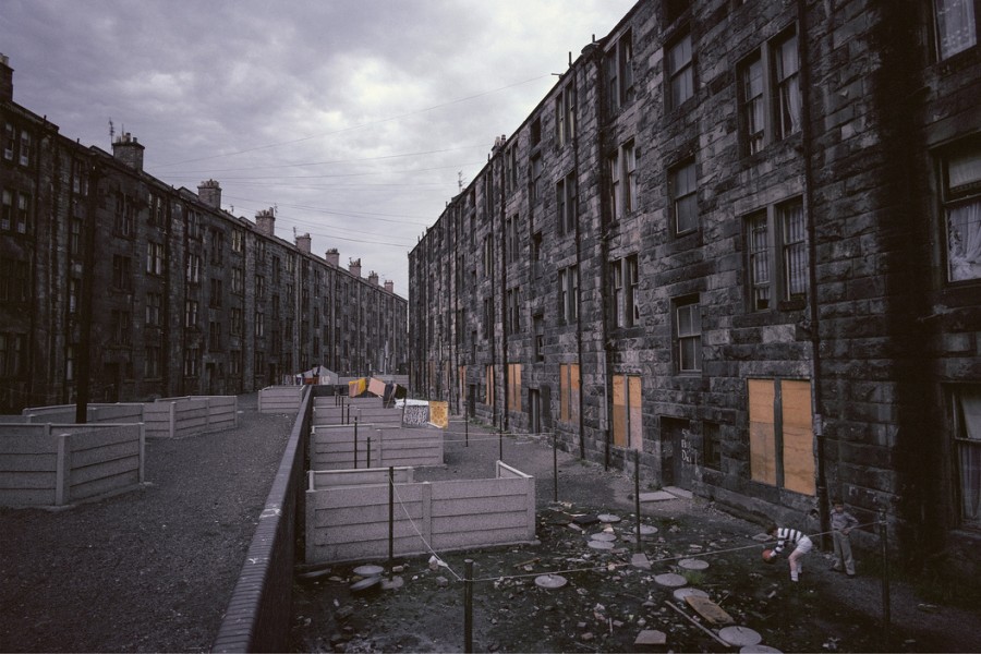 60 Striking Photographs Captured Everyday Life in Glasgow in 1980