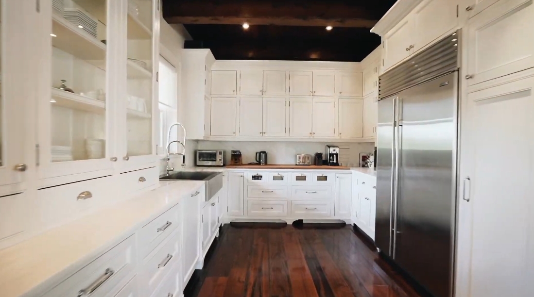 25 Interior Design Photos vs. 110 Escarpment View Ct, Blue Mountains, ON Luxury Mansion Tour