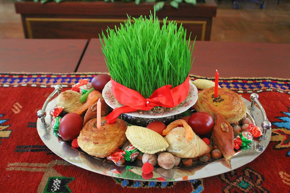 Поздравление с новруз байрамом на азербайджанском языке. Новруз байрам. С праздником Новруз байрам. Хонча на Новруз. Хонча на Новруз байрам.