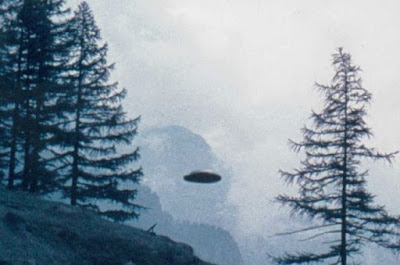 SaasFeeUFO2 700x463 La fotografía de Saas Fee: ¿Un encuentro ovni en los Alpes suizos?