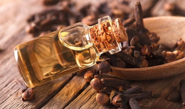 Natural remedies will help you treat tooth decay effectively at home Cloves help treat tooth decay effectively at home