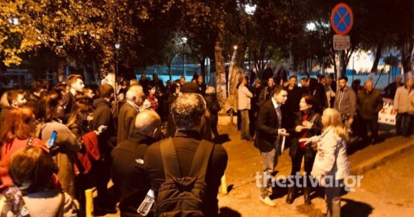 Καλαμαριά: Ξύλο από ΕΛ.ΑΣ. & «αλληλέγγυους» για να δεχθούν οι Έλληνες κάτοικοι την εγκατάσταση παράνομων αλλοδαπών (vid) Καλαμαριά: Ξύλο από ΕΛ.ΑΣ. & «αλληλέγγυους» για να δεχθούν οι Έλληνες κάτοικοι την εγκατάσταση παράνομων αλλοδαπών (vid)