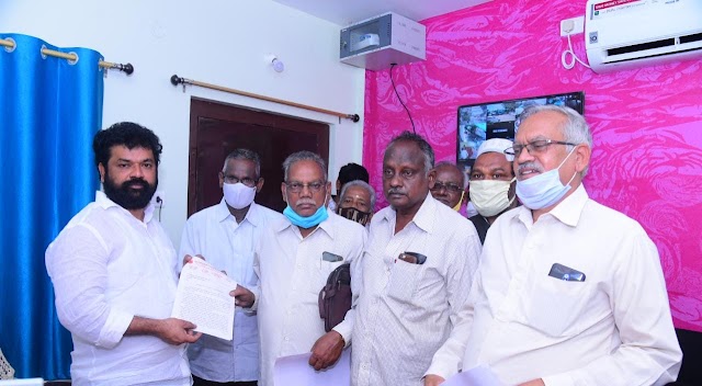 EPS 95 PENSION LATEST NEWS TODAY:  APRPA State committee members Submtting of memorandum to Sri Nandigam Suresh Hon'ble M. P. for EPS 95 Pension Hike