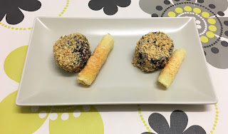 Crocanti of blood sausage with honey and crunchy cheese