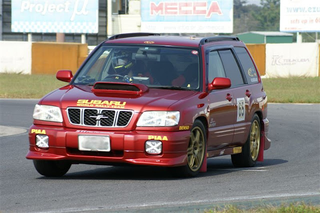 Subaru Forester, ciekawe samochody używane do wyścigów, nietypowe auta w sporcie, JDM, japońskie tory wyścigowe, ciekawostki motoryzacyjne