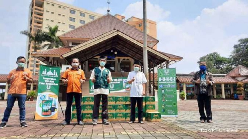 Unilever Indonesia Bersama DMI Jaga Kebersihan 100.000 Masjid melalui Gerakan Masjid Bersih 2020