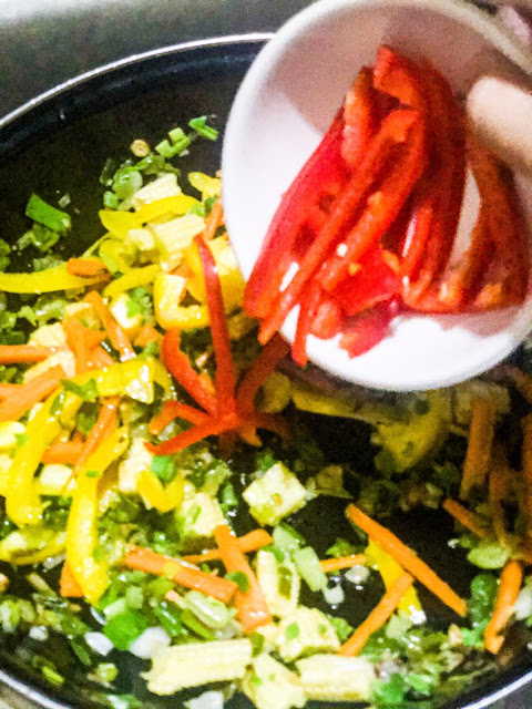 Hakka noodles recipe - How to make Vegetable Hakka Noddles Hakka noodles recipe - How to make Vegetable Hakka Noddles