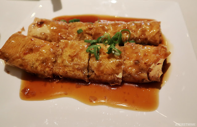 China Town Dimsum & Grill restaurant in Den Haag deep-fried soy bean sheet roll with bamboo shoots, shiitake mushrooms, shrimp and pork filling 鮮竹卷