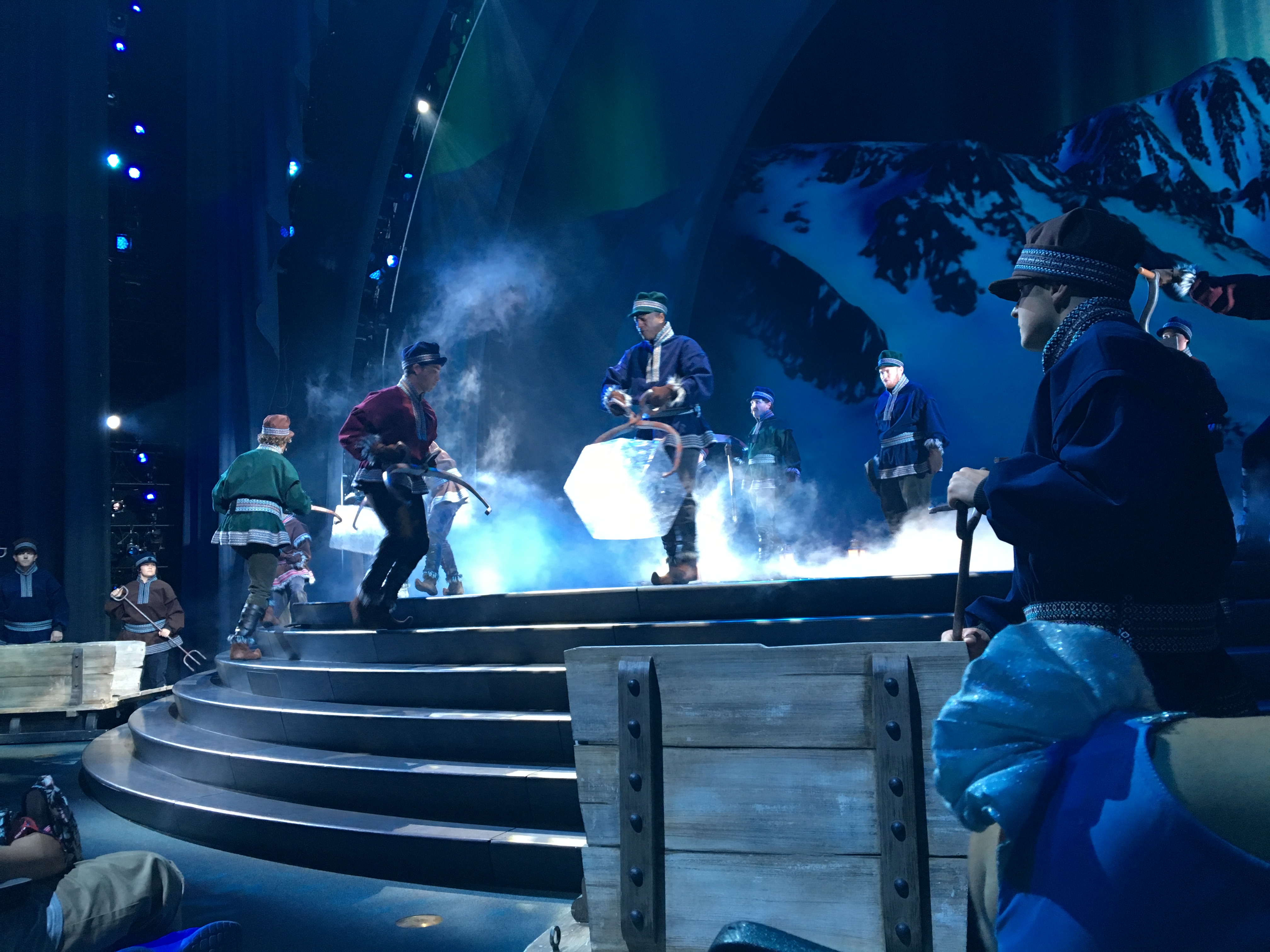 Frozen Heart Scene Frozen Live At The Hyperion Disney California Adventure