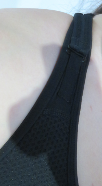 Lorna-Jane http://click.linksynergy.com/fs-bin/click?id=o2KxnJphWkY&subid=&offerid=432462.1&type=10&tmpid=20631&RD_PARM1=https%3A%2F%2Fwww.lornajane.com.au%2Fclothing%2Fsports-bras%2Fcomfy-fit-sports-bra%2Fp-101604_BLK_L