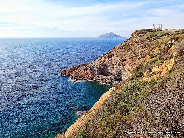Sounio Cape e o templo de Poisedon ao fundo