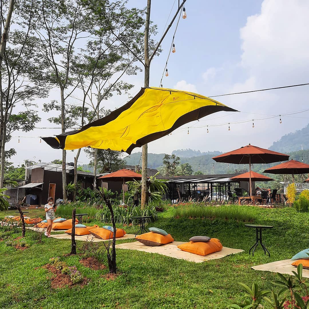 Jatuh Hati Cafe Sentul Review Harga Menu, Daya Tarik & Lokasi