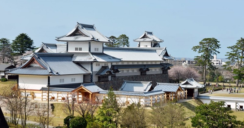 ปราสาทคานาซาว่า (Kanazawa Castle: 金沢城)