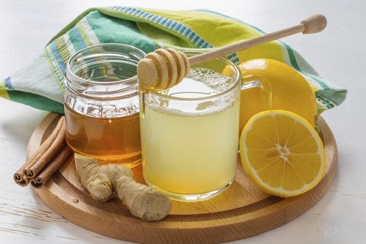 Limão e canela para emagrecer e suco desintoxicante