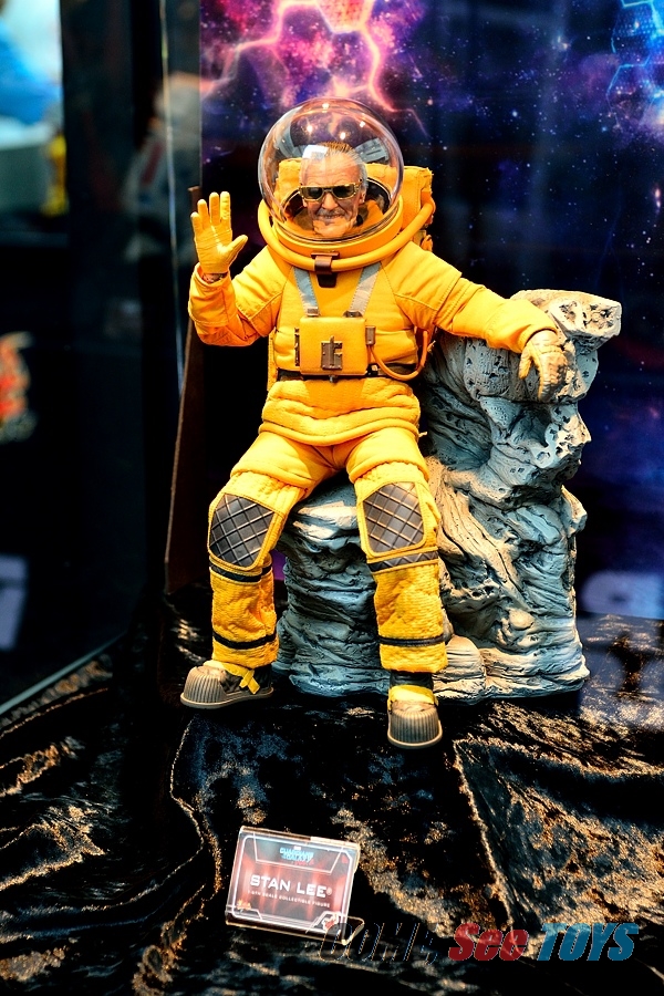 hot toys stan lee astronaut