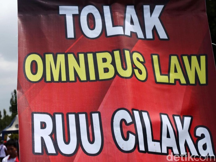 Pasal Pasal Apa Saja Yang Berpotensi Merugikan Pekerja Di Ruu Omnibus Law Candra A Wiguna