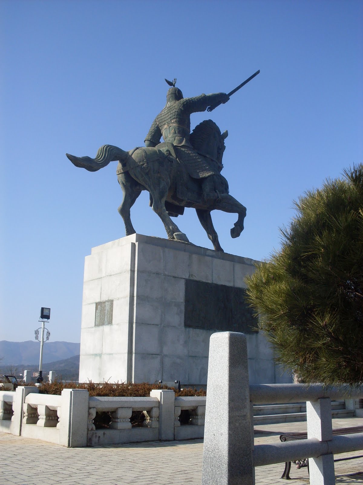 Unique Ulsan: General Kim Yu Shin's statue
