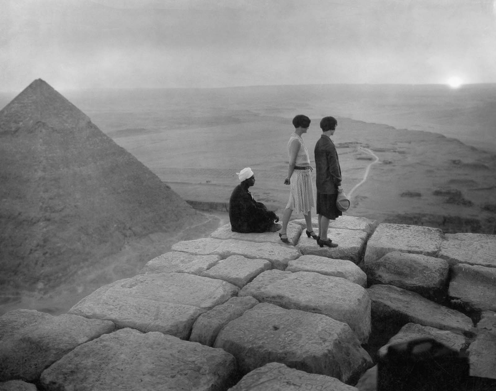 early tourist pyramids ancient Egypt