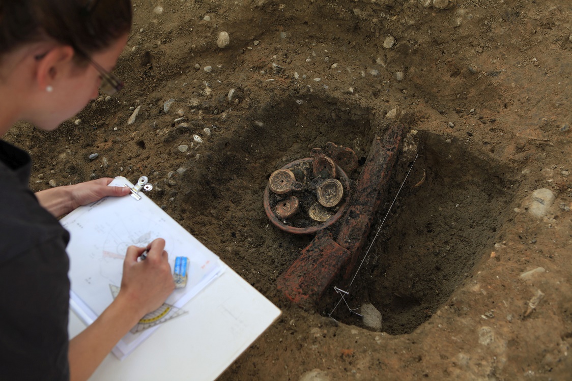 Roman pot filled with lamps and bronze coins found in Switzerland The
