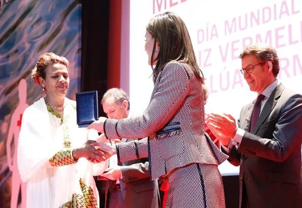 Queen Letizia wore Hugo Boss Keili Jacket and Meili Skirt, and wore Carolina Herrera black patent and suede pumps, and carried Carolina Herrera clutch