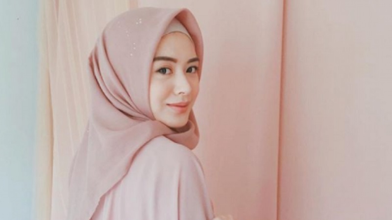 Hijabers Korea Ayana Moon Ungkap Kisahnya Jadi
