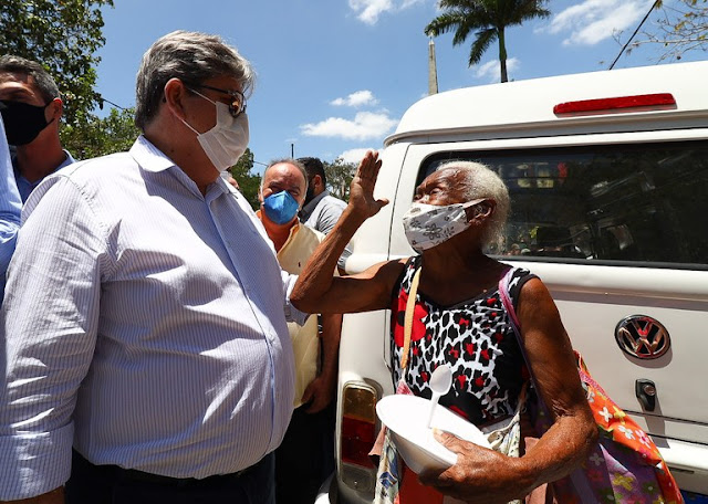 João Azevêdo inspeciona reformas, entrega obras da educação e acompanha programa Prato Cheio em Campina Grande João Azevêdo inspeciona reformas, entrega obras da educação e acompanha programa Prato Cheio em Campina Grande