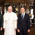 Políticos presumen sus fotos con el Papa