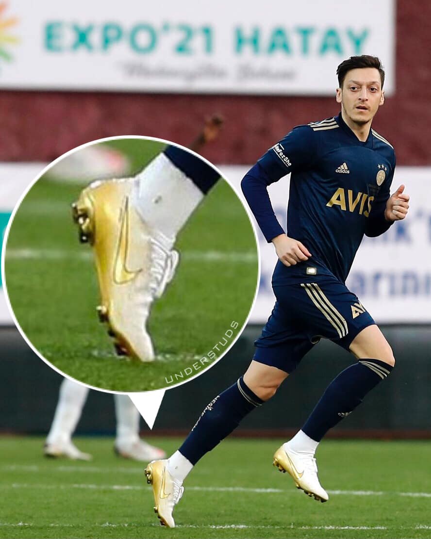 Mesut Switches Between Golden Adidas & Nike Boots - Footy
