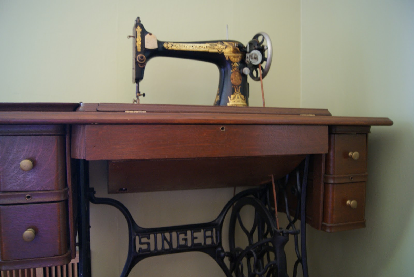 nest full of eggs: vintage sewing machines