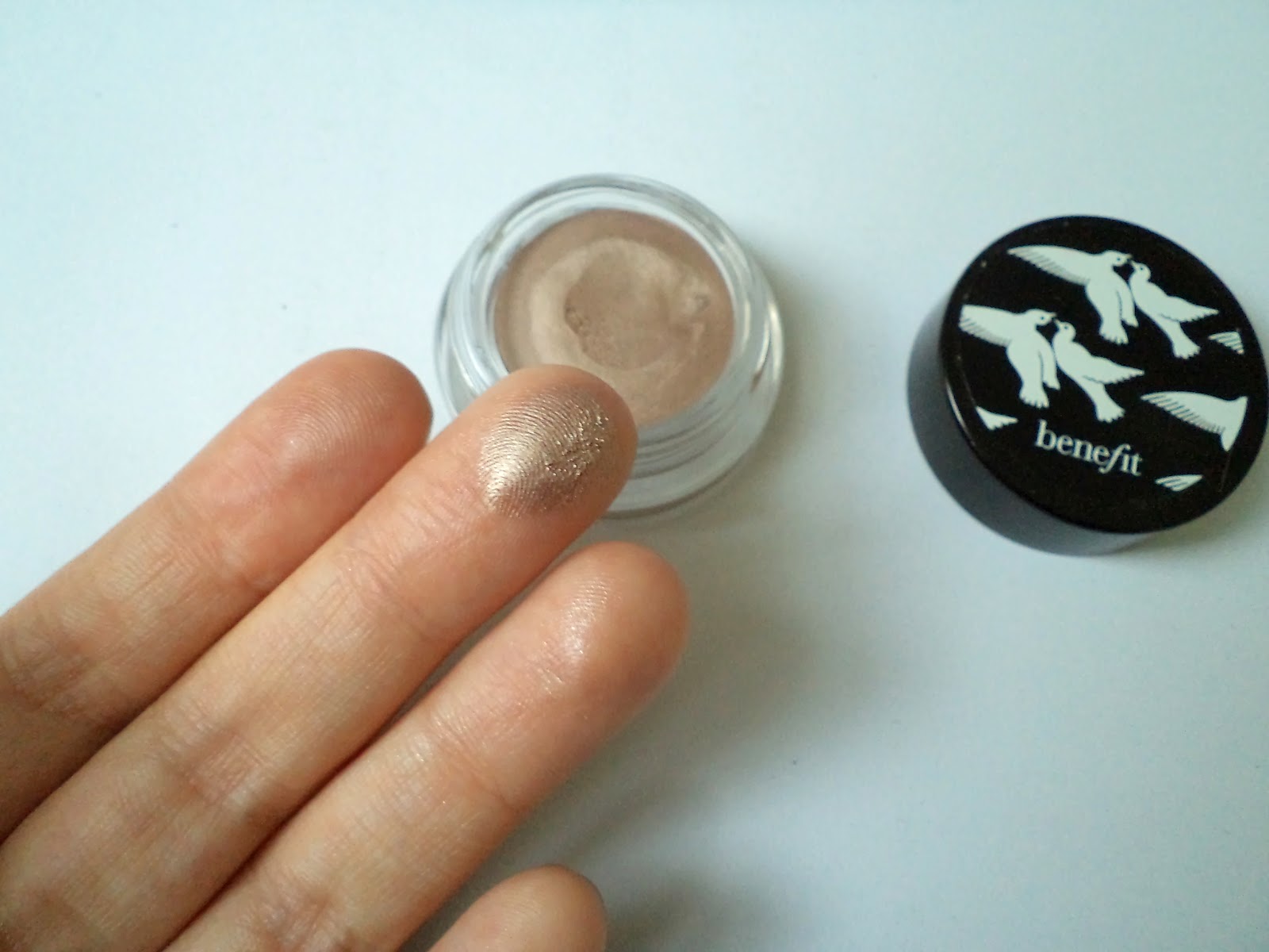 Benefit Creaseless Cream Eyeshadow In 'Birthday Suit' Swatch + Review