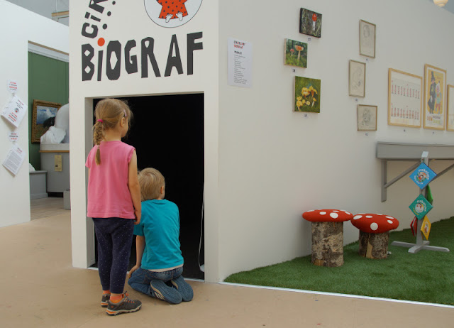 Pippi Langstrumpf, Kunst für Kinder und ein Besuch im Zoo: Ein toller Tag in und um Vejen. Dänisches Kinder-Kino und dänische Sprache sind kein Problem.