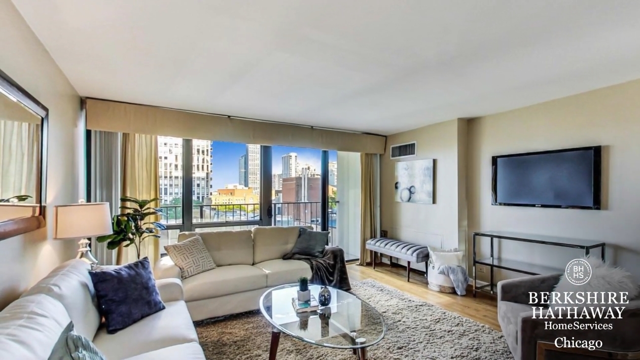 15 Photos vs. 1636 N Wells #601 Chicago IL-Old Town vs. Condo Interior Design Tour