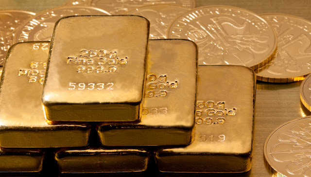 Gold prices dip amid the dollar's exhibition of gains after Japanese Prime Minister Shinzo Abe's victory over Sunday's election. 