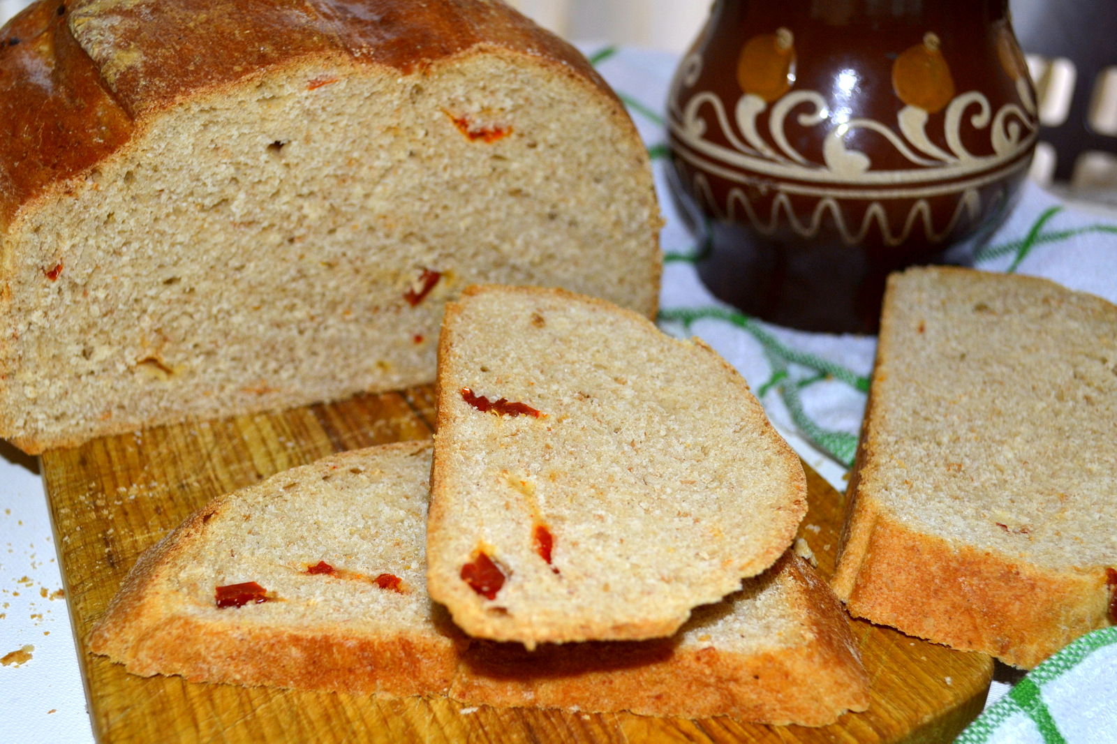 Хлеб без дрожжей рецепты с фото. Хлебные дрожжи. Хлеб со сметаной. Дрожжевой хлеб. Картофельный хлеб на дрожжах.