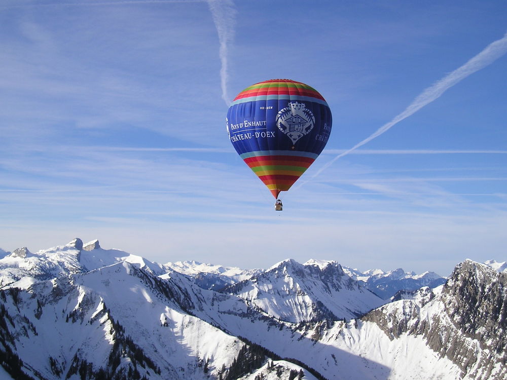 Imagine floating high above pristine Alpine landscapes in a hot air balloon. Photo: Gstaad Saanenland Tourismus.