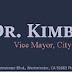 Phó TT Kimberly Hồ đã thay thế hai biểu ngữ cờ Việt cộng và Trung cộng tại thành phố Orange, Quận Cam.