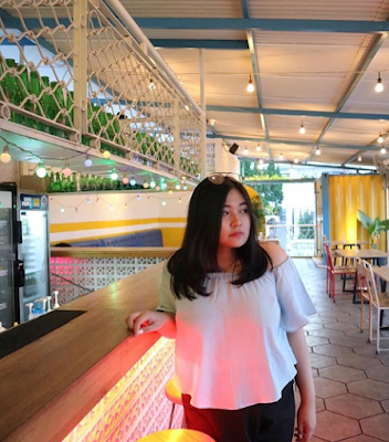 Review Cafe Yelo Eatery, Cafe Colourful dan Instagramable di Bogor