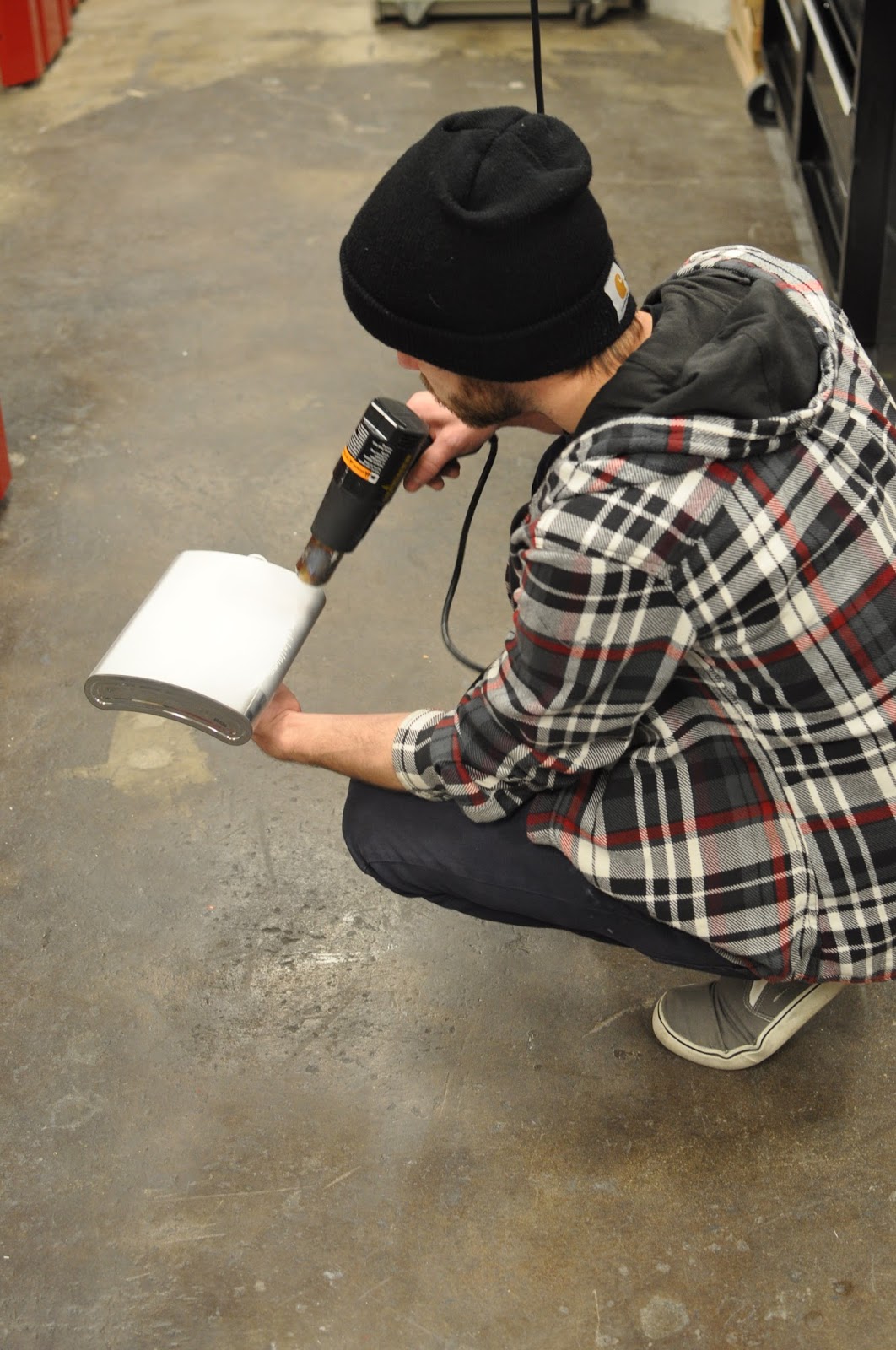 handverker laser engraving stainless steel w/ plaster