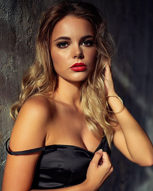 Oktyabrina Maximova Photos Oktyabrina Maximova Photos