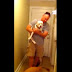 Amor animal: cadela com deficiência física se arrasta até a porta para receber o dono