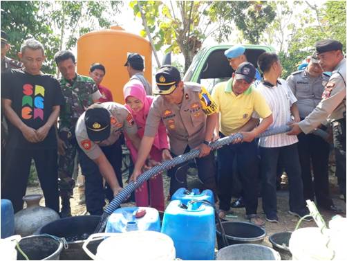 16.000 liter air bersih Disalurkan Ke Sukodono 16.000 liter air bersih Disalurkan Ke Sukodono