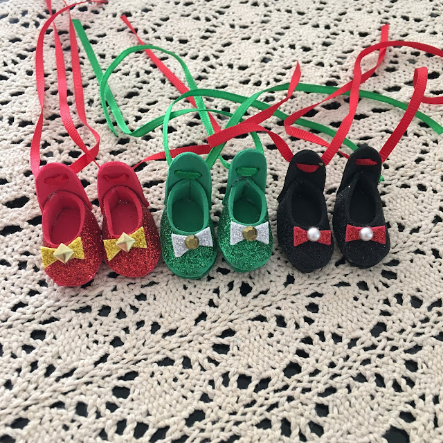elf on the shelf easy diy ballet slipper shoes; craft foam, glitter craft foam, ribbon, gems; ruby red slippers, emerald green slippers, black slippers