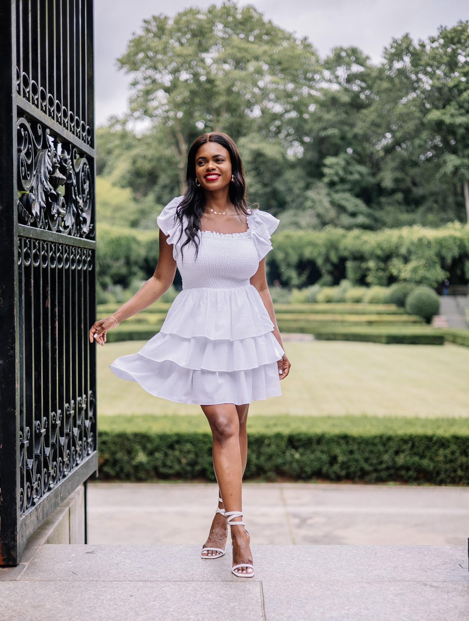 DadouChic Top 5 White Dresses from Express for This Summer Under 100!