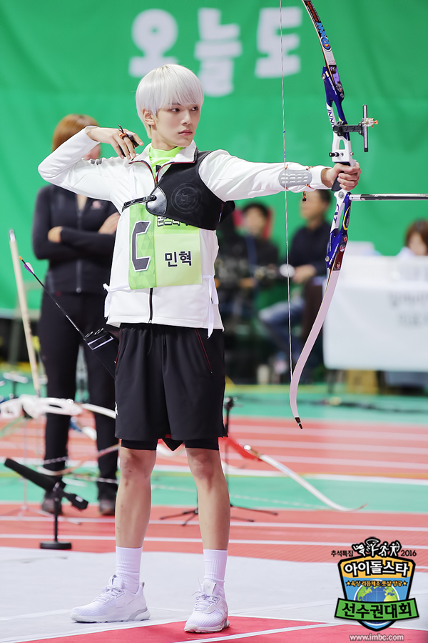 아육대에서 텐텐텐 렌즈 깨고 양궁신기록 세운 아이돌 | 인스티즈