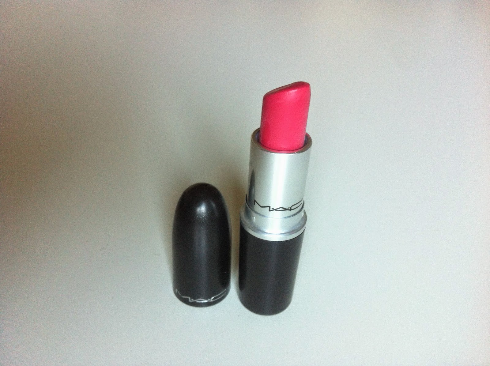 tag the lip products addict, mac lipstick lustering
