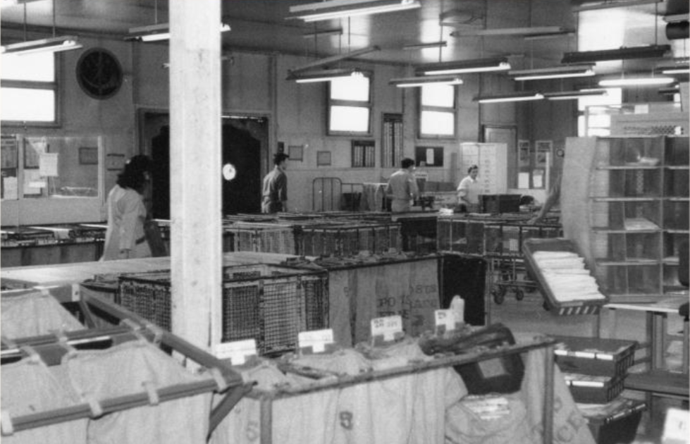 LA POSTE AUX ARMEES Le bureau central militaire LA POSTE AUX ARMEES Le bureau central militaire