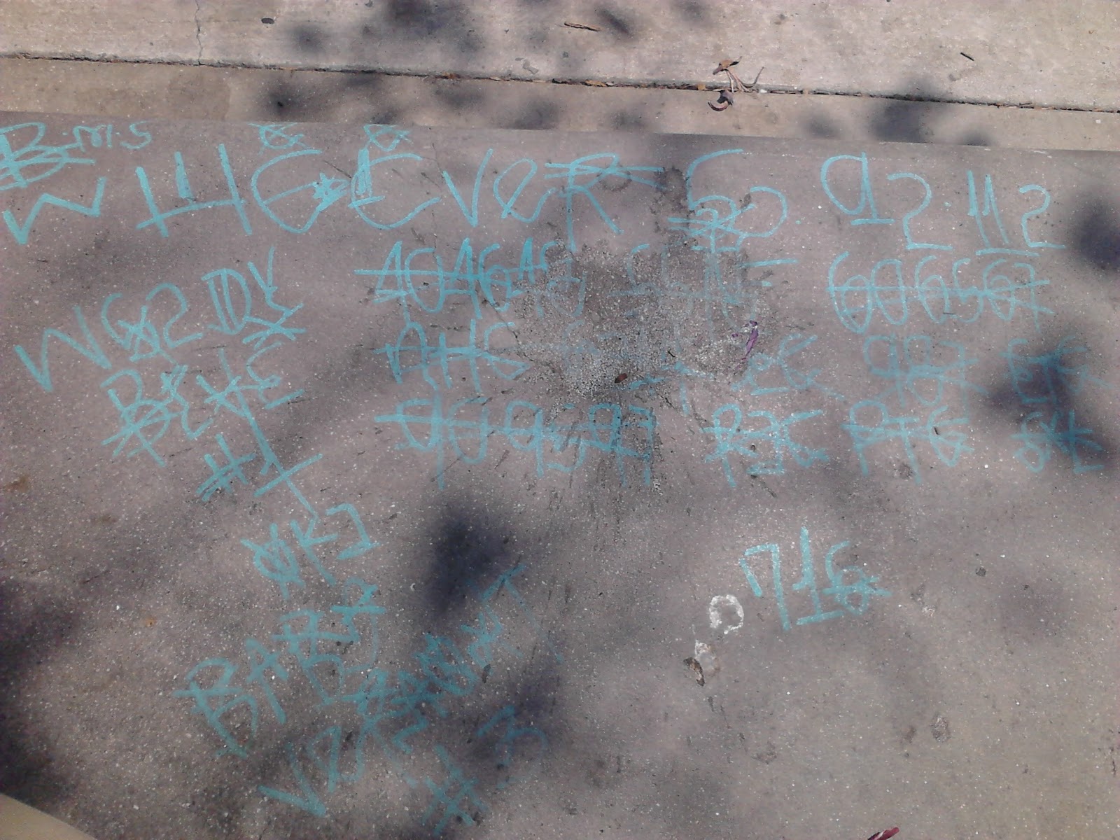 crip gangs graffiti hoover gangster crip ( 52 street )