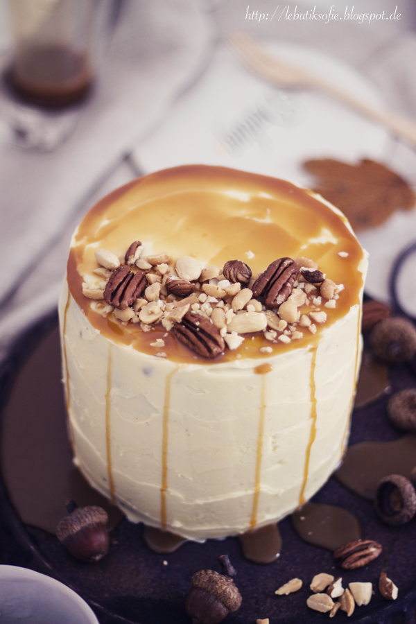 Schokoladentorte mit Erdnussbutter und Karamell und verschiednen Nüssen ... Schokoladentorte mit Erdnussbutter und Karamell und verschiednen Nüssen ...